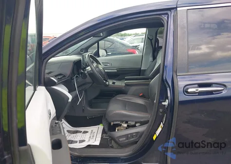 2021 Toyota Sienna Xse z USA, uszkodzony, nr VIN 5TDDRKEC8MS023986